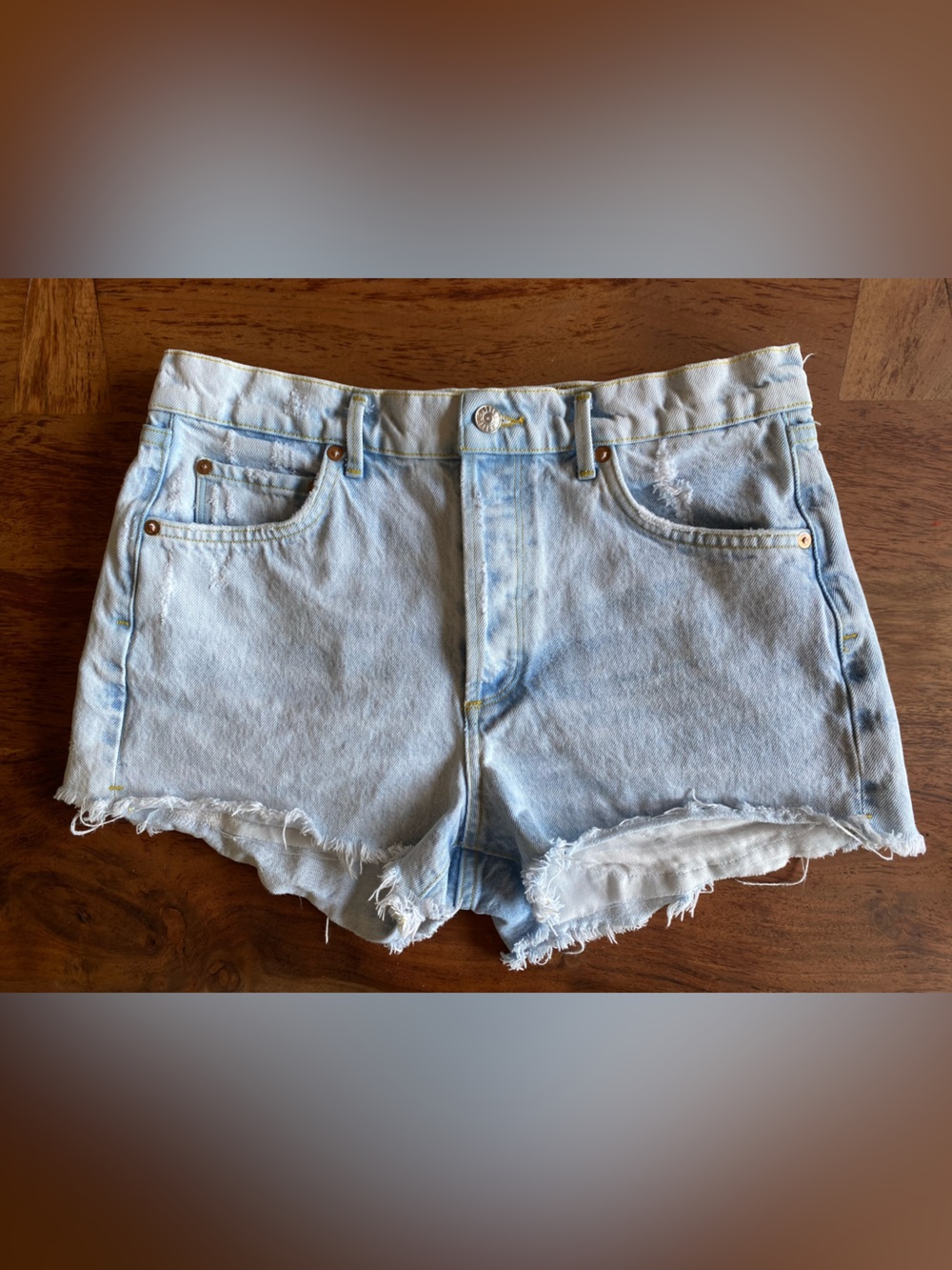 Agolde Parker Vintage Light Wash Denim Cutoff Shorts - Women 29